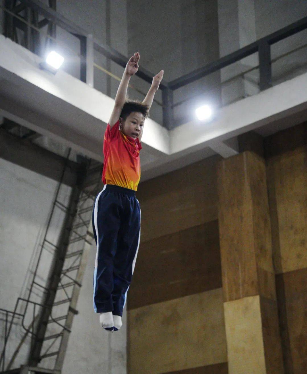 队伍实力逐渐提升,赛事斗志高昂 队伍实力逐渐提升,赛事斗志高昂