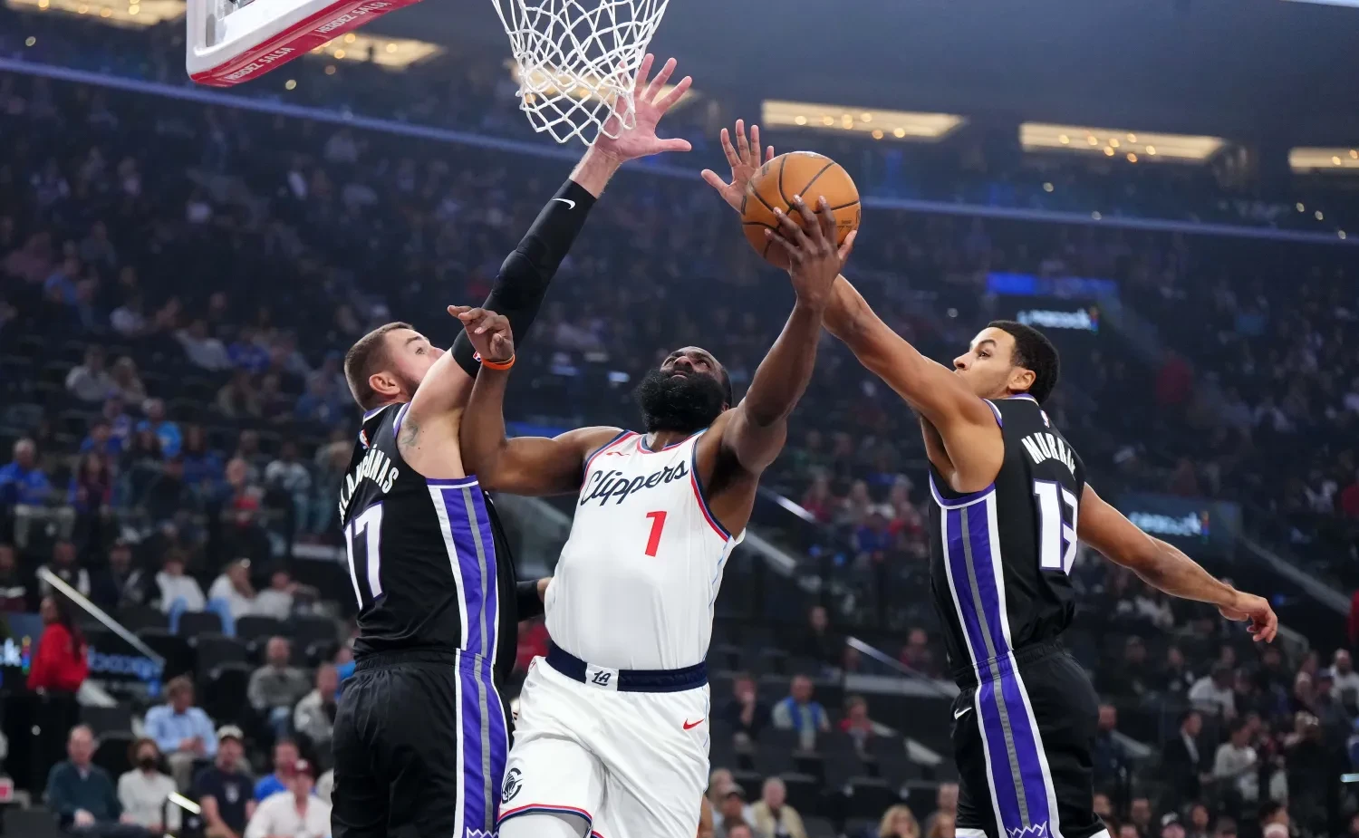 快船客场击败鹈鹕，逆转获胜