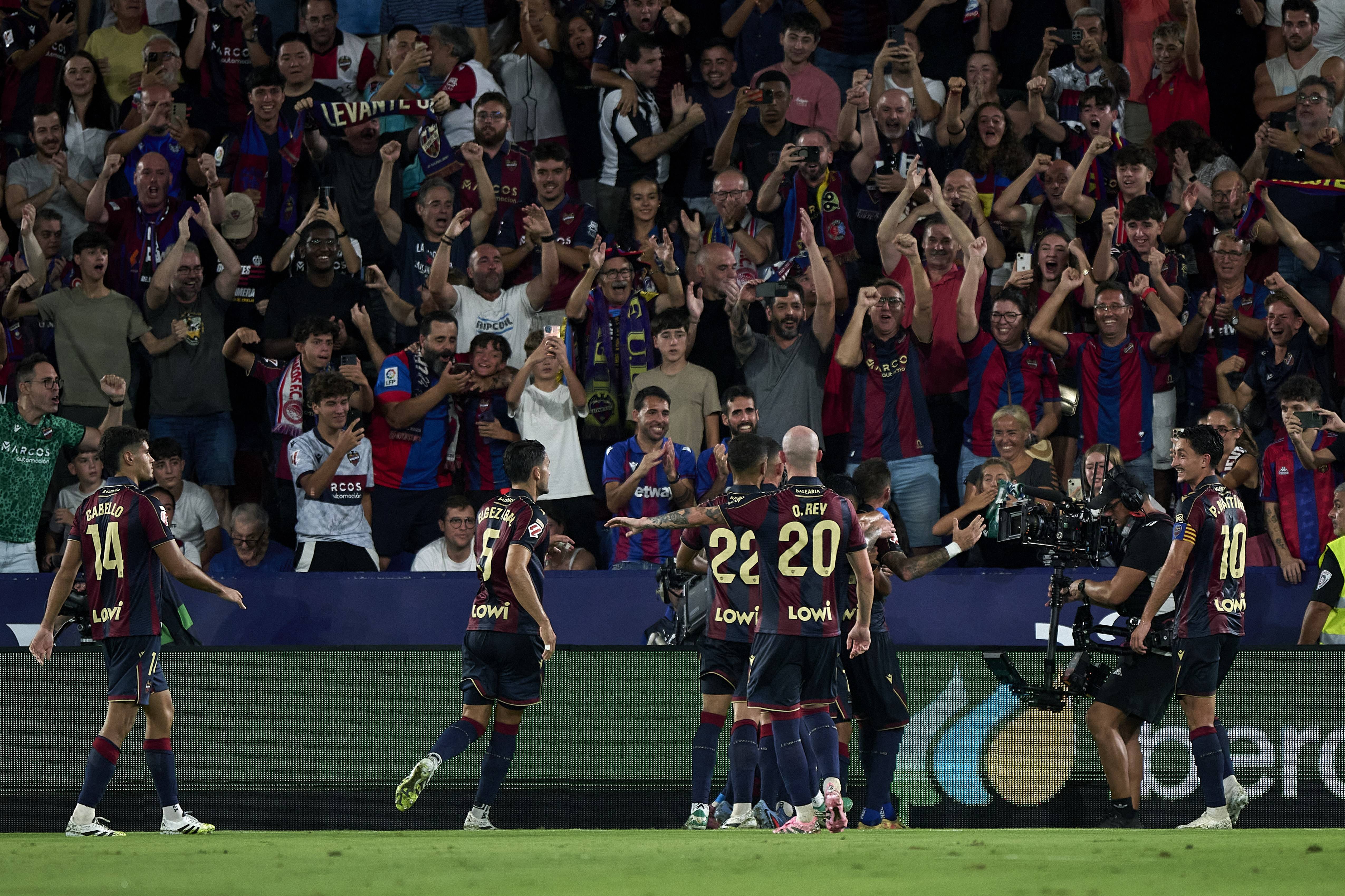 巴黎迎战尤文图斯,梅西连入两球助队取胜 巴黎迎战尤文图斯,梅西连入两球助队取胜