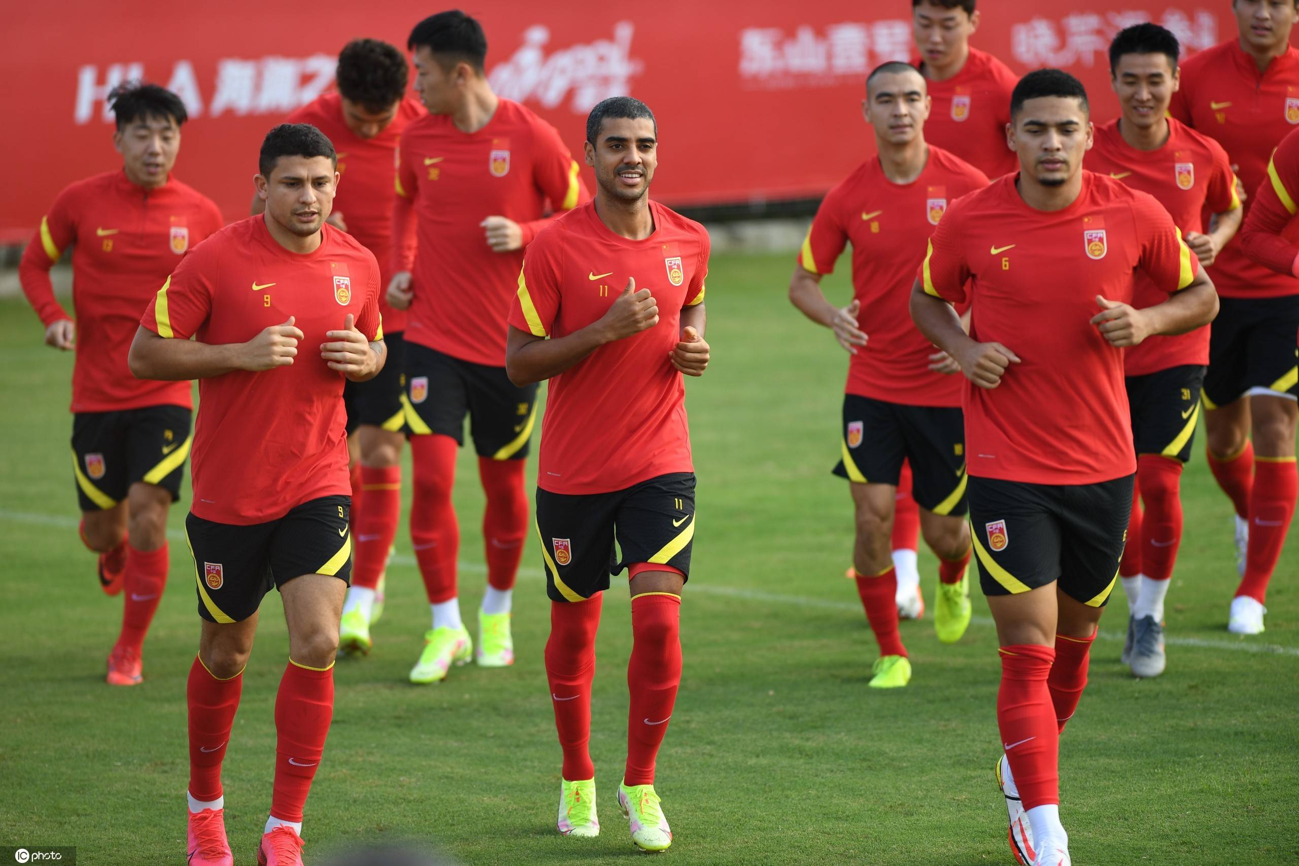 熊猫体育app-沙特阿拉伯国脚西迪里尤破门得分，帮助球队稳定局势