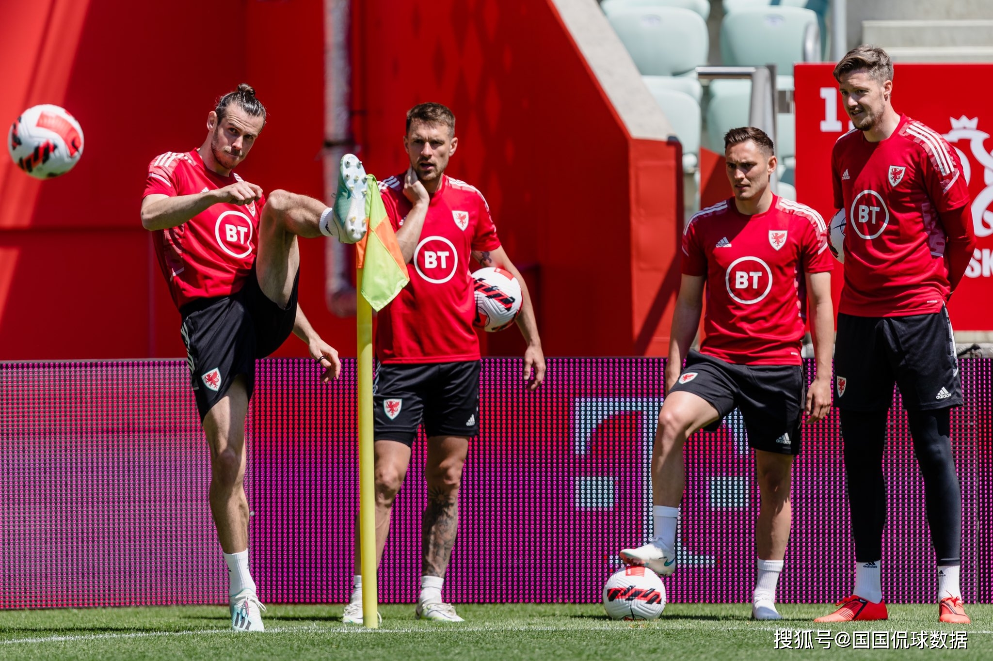 熊猫体育官方-包含瑞典1-0战胜波兰，成功晋级欧国联半决赛的词条